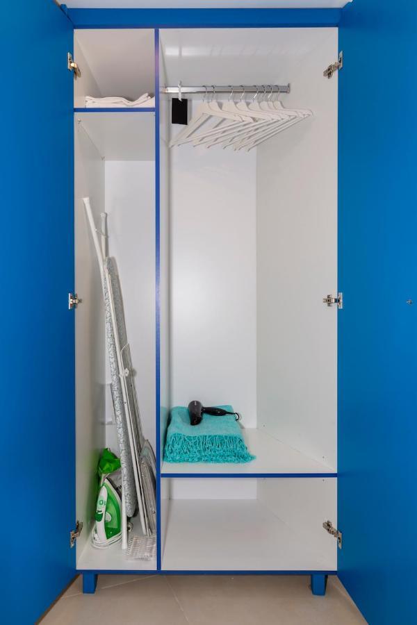 Blue And White Apartment Vipgreece Афины Экстерьер фото