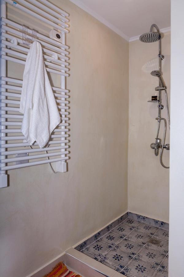 Blue And White Apartment Vipgreece Афины Экстерьер фото